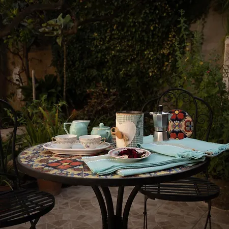 Bed and Breakfast Sa Domu De Ladiri - Matrimoniale Con Giardino Musei