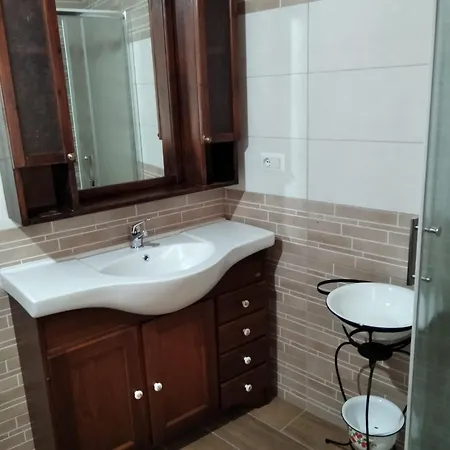 Bed and Breakfast Sa Domu De Ladiri - Matrimoniale Con Giardino 3*